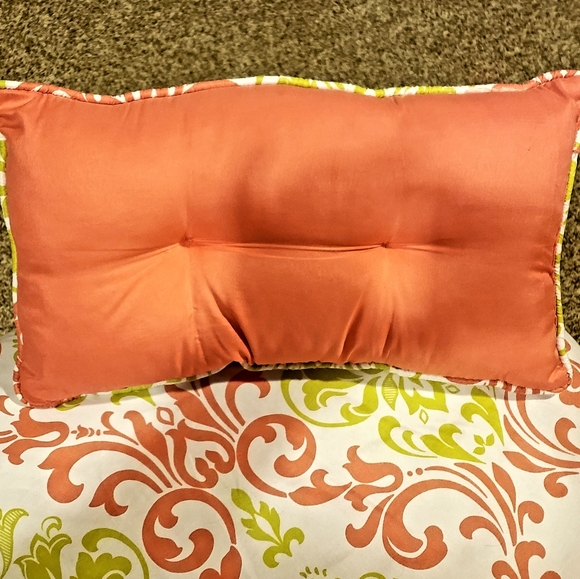 Twin size comforter and pillow - Picture 4 of 4